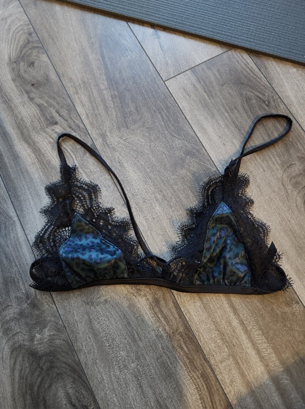Women's Secret Satin And Lace Bralette XS 32B